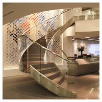 Marches d'escalier en bois modernes CBMmart résistantes à l'eau avec garde-corps horizontal en acier inoxydable, montants ouverts, garantie de 2 ans