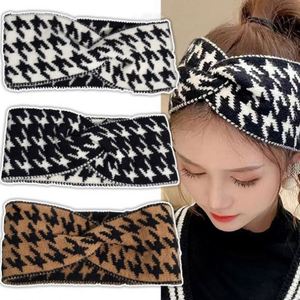 Diademas anchas de terileno con diseño geométrico para mujer, turbante extragrande, banda elástica para el cabello, para yoga y ejercicio. - Product Image 2