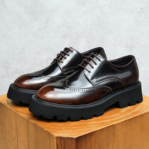 Chaussures en cuir léger et respirant pour homme, style décontracté et tendance, idéales pour l'extérieur et le business. - Product Image 4