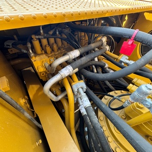 Excavatrice sur chenilles hydraulique Caterpillar 30 tonnes CAT330D2L d'occasion, presque neuve, fournie par l'usine, capacité de la benne de 1,54 m, 156 kW - Product Image 6