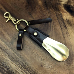 Wholesale custom leather shoehorns, creative retro shoe pullers, portable shoe <b>drawer</b> keychains - Product Image 2