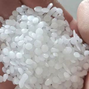 Cera de parafina semirrefinada Kunlun 58 60 de alto grado para hacer velas, esencial para elaborar velas Premium de China a la venta - Product Image 1