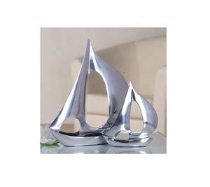 Sculpture de bateau à voile en métal contemporain. Bateau décoratif en aluminium moulé - Product Image 5