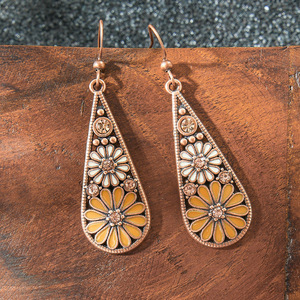 Boucles d'oreilles pendantes bohèmes en alliage plaqué bronze antique avec pompon, bijoux de mode pour femme pour les soirées - Product Image 4