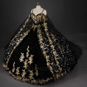 WC046 Elegante Vestido de Gala Negro con Apliques de Encaje Metálico, Lentejuelas Brillantes, Capa de Gasa y Escote Corazón Maxi - Product Image 5