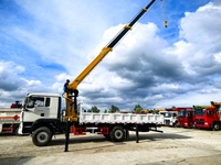 8 Ton Hidrolik Kamyon Üstü Vinç 4x2 Teleskopik Bomlu Vinç Çok Yönlü Mobil Vinç Genel İnşaat Alanları İçin