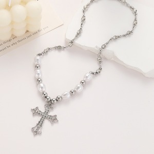 Kalung Salib Pria <span class=keywords><strong>Retro</strong></span> Baru 2025 dari Baja Anti Karat Lapis Emas Rantai Model Mahkota Berlian Mutiara Batu Utama Desain Salib Unik - Product Image 5