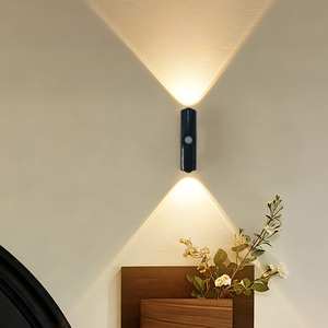 โคมไฟกลางคืนอัจฉริยะแบบชาร์จ USB สำหรับห้องนอนข้างเตียง วัสดุ ABS LED ขนาดเล็ก แบบเหนี่ยวนำแม่เหล็ก ติดผนังบันได สร้างบรรยากาศ ปรับความสว่างได้สามสี - Product Image 2