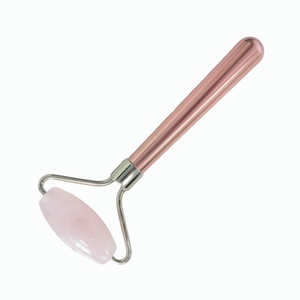 Rouleau de beauté pour le soin du visage et des yeux en jade naturel et quartz rose avec poignée en métal - Product Image 6