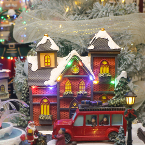 Villaggio Natalizio Colorato Classico con Luci LED, Statuetta in Resina Fatta a Mano, Scena Natalizia Scintillante per Esterni - Product Image 5