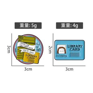 เข็มกลัดโลหะผสมสังกะสีเคลือบลายการ์ตูนน่ารักแบบกำหนดเองขายส่ง ดีไซน์ดอกไม้เคลือบสีดำนิกเกิล UV ของขวัญสำหรับบรรณารักษ์สุดอินเทรนด์ - Product Image 5