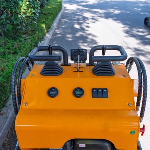 Minicargadora con Dirección Deslizante, Peso Operativo de 630 kg, Ancho de 990 mm, Sistema Hidráulico Completo, para Trabajos Agrícolas en Espacios Reducidos - Product Image 6