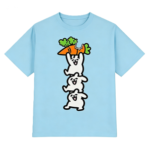 Divertente maglietta con grafica di conigli impilati e carota morduta, maglietta da uomo con simpatici animali dei cartoni animati, vestibilità ampia, top casual estivo - Product Image 4