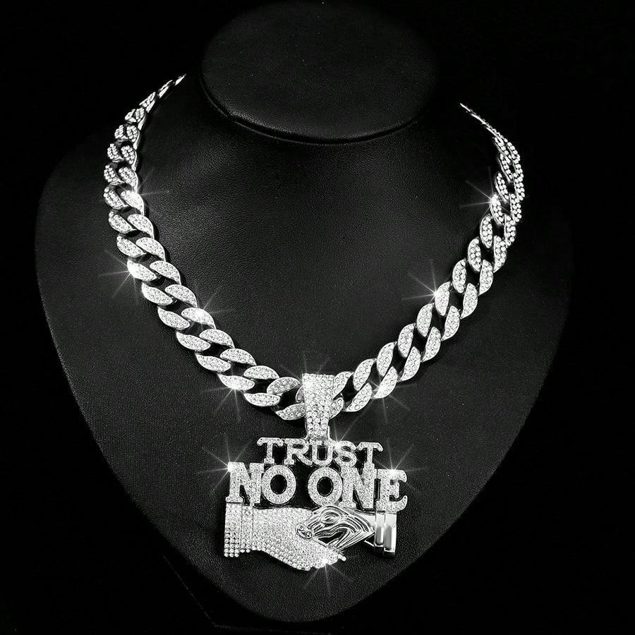 Pendentif en argent avec chaîne cubaine de 18 pouces