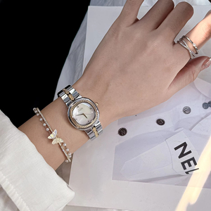 Montre ovale personnalisée en quartz pour femme, étanche 30M, cadran nacre, lunette torsadée, bracelet en acier inoxydable, style décontracté - Product Image 3