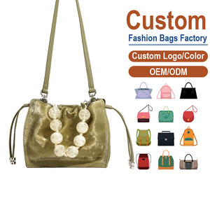 Sac bandoulière en cuir métallisé vert olive pour femme - Satin - Chaîne ornée de perles - Cadeau de la Saint-Valentin - Fabricant sur mesure - Product Image 1