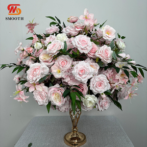 Centros de Mesa Florales Rosados para Decoración de Bodas, Ramo de Flores con Follaje - Product Image 1