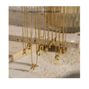 Pendentif carré personnalisé avec initiales, plaqué or 18 carats, acier inoxydable, bijou simple et minimaliste, cadeau pour femme, à porter au quotidien - Product Image 2