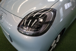 Auto Eléctrico Fácil de Conducir para Personas Mayores, con Volante a la Izquierda, Motor de 15KW y 205km de Autonomía, Ideal para Viajes de Parejas Retiradas - Product Image 6
