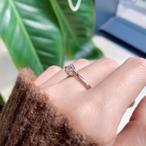 Bague de fiançailles en moissanite très demandée pour les cérémonies de mariage et les occasions spéciales, disponible à un prix abordable - Product Image 6