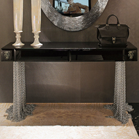 Table console d'entrée de villa personnalisée haut de gamme de luxe, style designer avec décoration en chaîne en métal, dessus