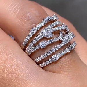 Anello a Goccia Geometrico Stratificato con Cristalli per Donna, Elegante Accessorio Moda Quotidiano e da Festa - Product Image 2