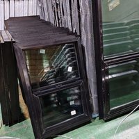 Fenêtre coulissante à soufflet en PVC/UPVC américaine, prix raisonnable, simple ou double, avec fixation par clou et moustiquaire, pour maison ou bureau
