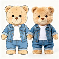 Ours en peluche doux et bouclé brun clair, style vintage, avec veste en jean délavé et pantalon en jean, jouet en peluche moelleux