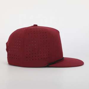 Gorra Deportiva de Alto Rendimiento con Diseño de 6 Paneles, Logotipo Personalizado, Visera Plana de Poliéster, Venta al por Mayor, Orificios Cortados con Láser, Estilo Vintage con Cuerda - Product Image 4