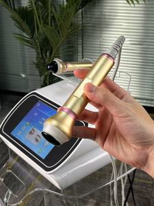 Résultats de qualité spa à domicile : l'instrument de contouring des yeux Quantum de luxe pour une gestion du contour pendant 50 minutes - Product Image 5