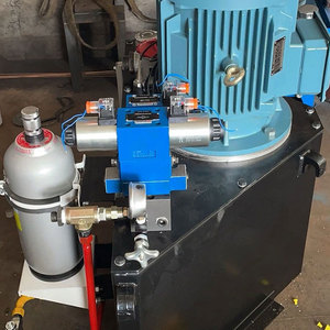 Station d'alimentation hydraulique : Solution personnalisée de pack d'unités hydrauliques pour les opérations de grues portuaires intensives. - Product Image 1