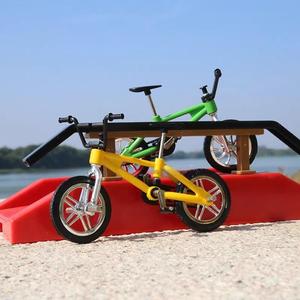 Haute qualité <span class=keywords><strong>Mini</strong></span> vélo jouets doigt <span class=keywords><strong>Skate</strong></span> vélo jouets classiques métal doigt vélo Kits - Product Image 1