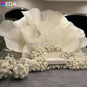 Decoración para Bodas y Eventos LEDA, Cortina Metálica Blanca con Forma de Flor para Fondo - Product Image 3