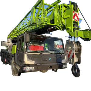 Grúa sobre Camión Zoomlion de 30 Toneladas, Maquinaria de Construcción Usada, Equipo de Elevación Rentable con Motor y Caja de Cambios de Origen Japonés - Product Image 1