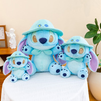 En gros, Poupée en peluche cousue avec petit chapeau doré, style cross-dressing, idéale pour cadeaux d'événements et poupées pour machines à griffes