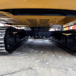 Excavatrice sur chenilles hydraulique 305.5E d'occasion de haute qualité, modèle 2023, avec pièces d'origine, moteur inclus - Product Image 5