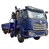 Camion grue à bras articulé HOWO 8x4 16T à conduite à droite avec benne hydraulique et benne élévatrice pour chargement d'excavatrices