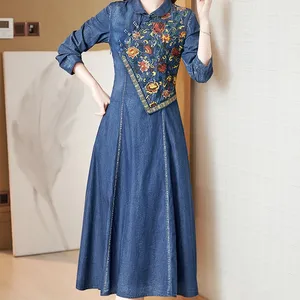 Vestidos largos de mezclilla de manga larga a media pantorrilla para mujer, vestidos de mezclilla Cheongsam bordados de estilo chino para primavera y otoño para mujer