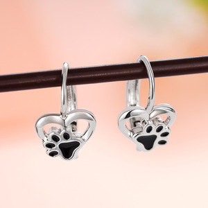 Orecchini a Forma di Cuore e Zampa di Gatto per Donne, Orecchini Pendenti Smaltati Carini, Gioielli Eleganti e Dolci per Uso Quotidiano, Stile Moderno - Product Image 2