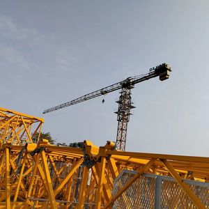 Grúa Torre Sin Pluma DAHAN de 10 Toneladas en Oferta, Modelo QTZ125(6015), Parte Superior Plana, Altura Máxima 200M, Momento de Elevación Nominal 125t.m - Product Image 2