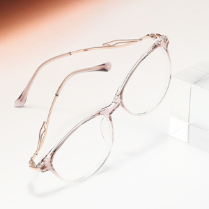 Occhiali da Vista Alla Moda per Donna con Montatura Leggera in Diamante, Telaio Trasparente Anti-Luce Blu, Materiale TR90 Confortevole per Uso Quotidiano - Product Image 2