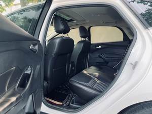 Vendita all'ingrosso usato <span class=keywords><strong>2018</strong></span> <span class=keywords><strong>Ford</strong></span> <span class=keywords><strong>Focus</strong></span> berlina classico EcoBoost 180 automatico Elite mano destra sterzo ibrido scuro Gas Turbo - Product Image 5