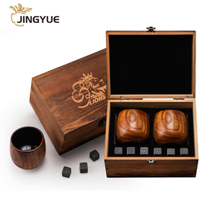 Juego de 2 Vasos de Bourbon de Madera Quemada Personalizados <span class=keywords><strong>para</strong></span> Hombre, Juego de 6 Piedras Enfriadoras de Whisky Reutilizables en Caja de Regalo de Madera - Product Image 1
