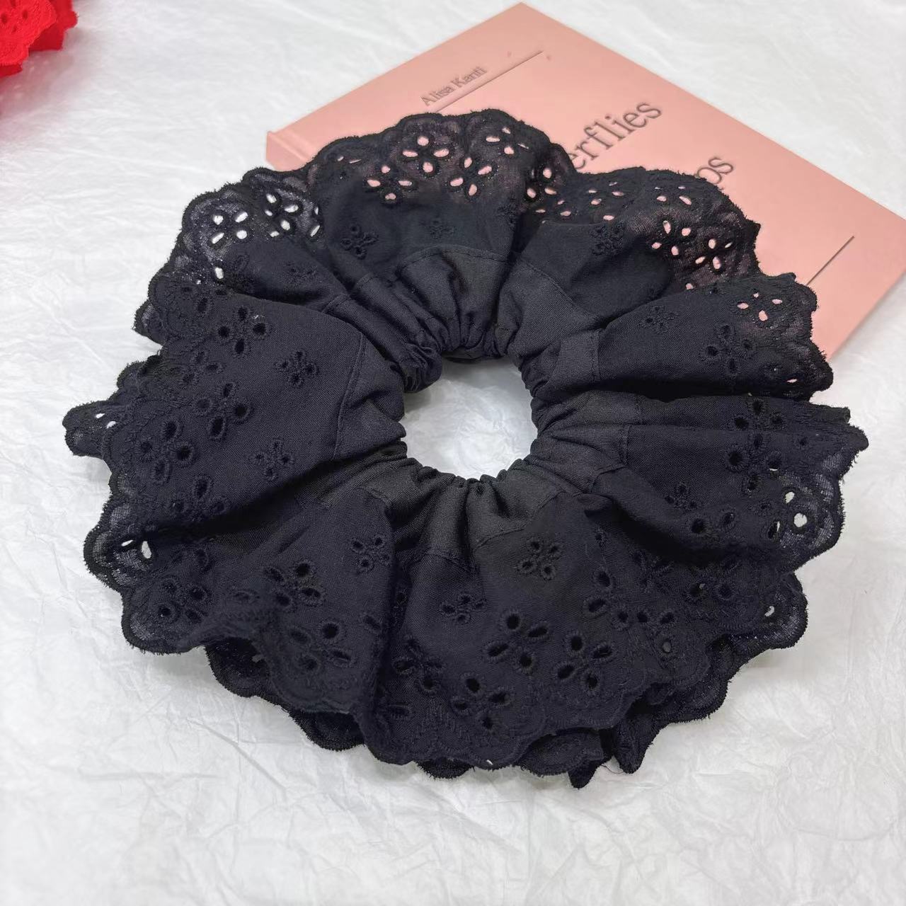 Bordure en dentelle à quatre trous - double épaisseur noire