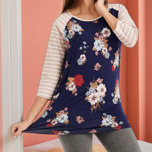 เสื้อสวมหัวคุณแม่, เสื้อยืดพิมพ์ลายดอกไม้นุ่มเข้าถึงได้ง่ายสำหรับคุณแม่ - Product Image 1