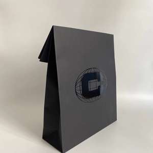 ซองกระดาษคราฟท์สีดำแบบกำหนดเองพร้อมพิมพ์ UV - บรรจุภัณฑ์แบรนด์พรีเมียมสำหรับของขวัญและเสื้อผ้าสุดหรู - Product Image 5