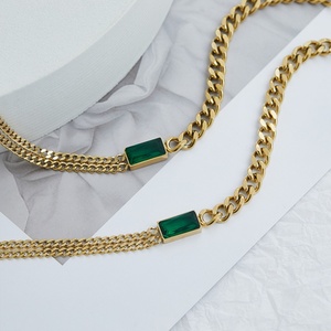 Collier en acier inoxydable plaqué or 24 carats anti-ternissement avec pierre en zircon taille émeraude, cadeau unisexe - Product Image 3