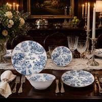 Service de table en céramique bleu toile de Jouy vintage, assiettes et bols imprimés à motifs classiques pour dîner formel et table de mariage