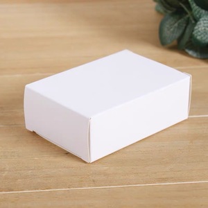 Scatola regalo in cartone bianco di <span class=keywords><strong>dimensioni</strong></span> personalizzate realizzata su misura per imballaggi di lusso - Product Image 1