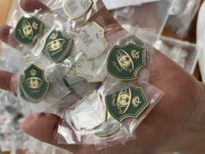 Trung Quốc Nhà Máy Tùy Chỉnh Saudi Ngày Quốc Gia Pins Thời Trang Mới Điện Thoại Sticker Trâm Với Kim Loại Ve Áo Men Huy Hiệu - Product Image 5